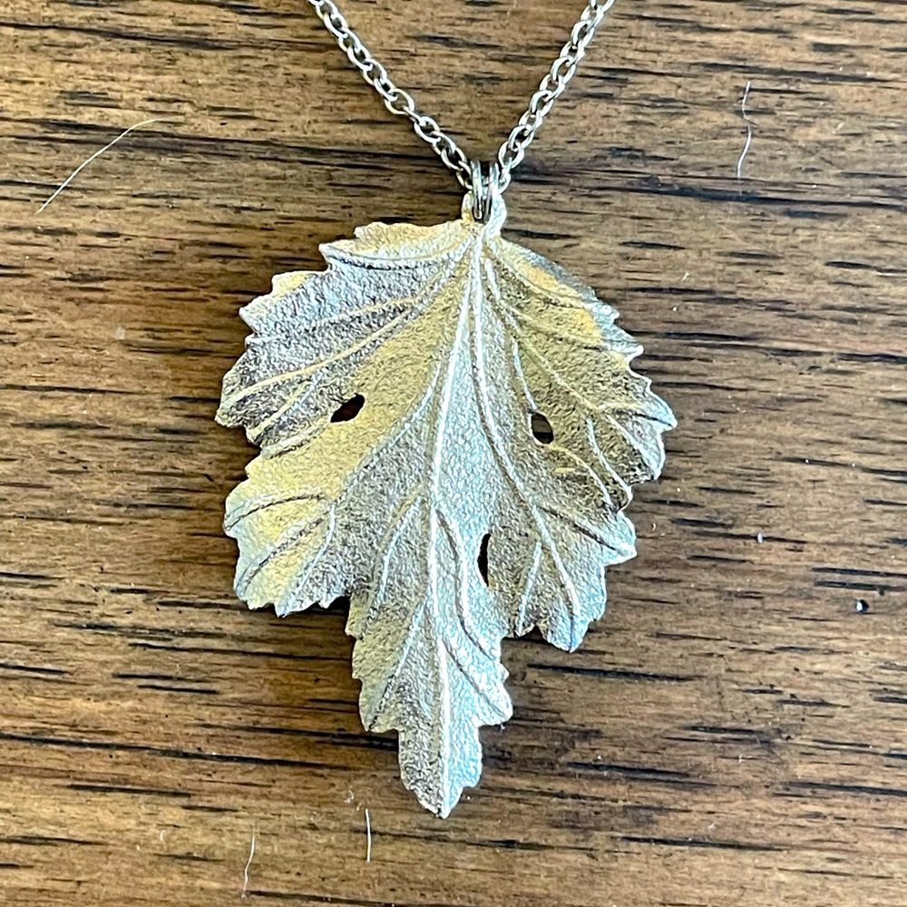 Cookie Lee Maple Leaf Gold Tone Shimmering Textured Fall Pendant Chain Necklace